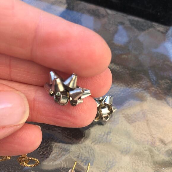 Vintage Christmas Earrings Avon Small Gold Wreaths, Gift Bows, Christmas Trees - Picture 3 of 6